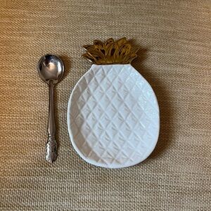Ceramic and metal pineapple plate with spoon